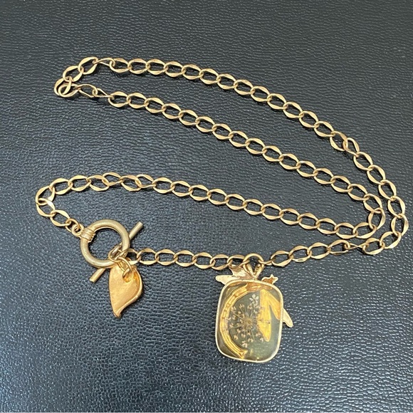 Unsigned Handmade Pressed Flower Resin Dragonfly Pendant Gold-tone Necklace - Picture 8 of 13